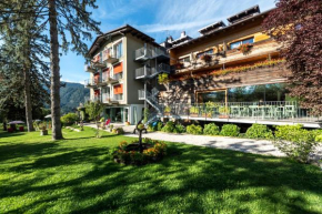 Гостиница Azalea Park Hotel  Кавалезе
